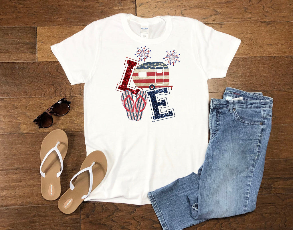 Women's 4th of July Camper Love Shirt  - Great Patriotic Gift for Mom - Tee shirt is perfect for the July 4th weekend celebrations